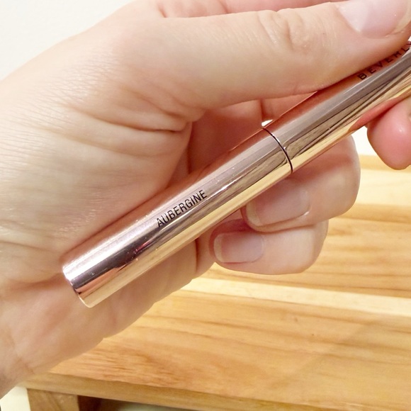 New! ANASTASIA BEVERLY HILLS Matte Liquid Eyeliner in Aubergine - Picture 4 of 5